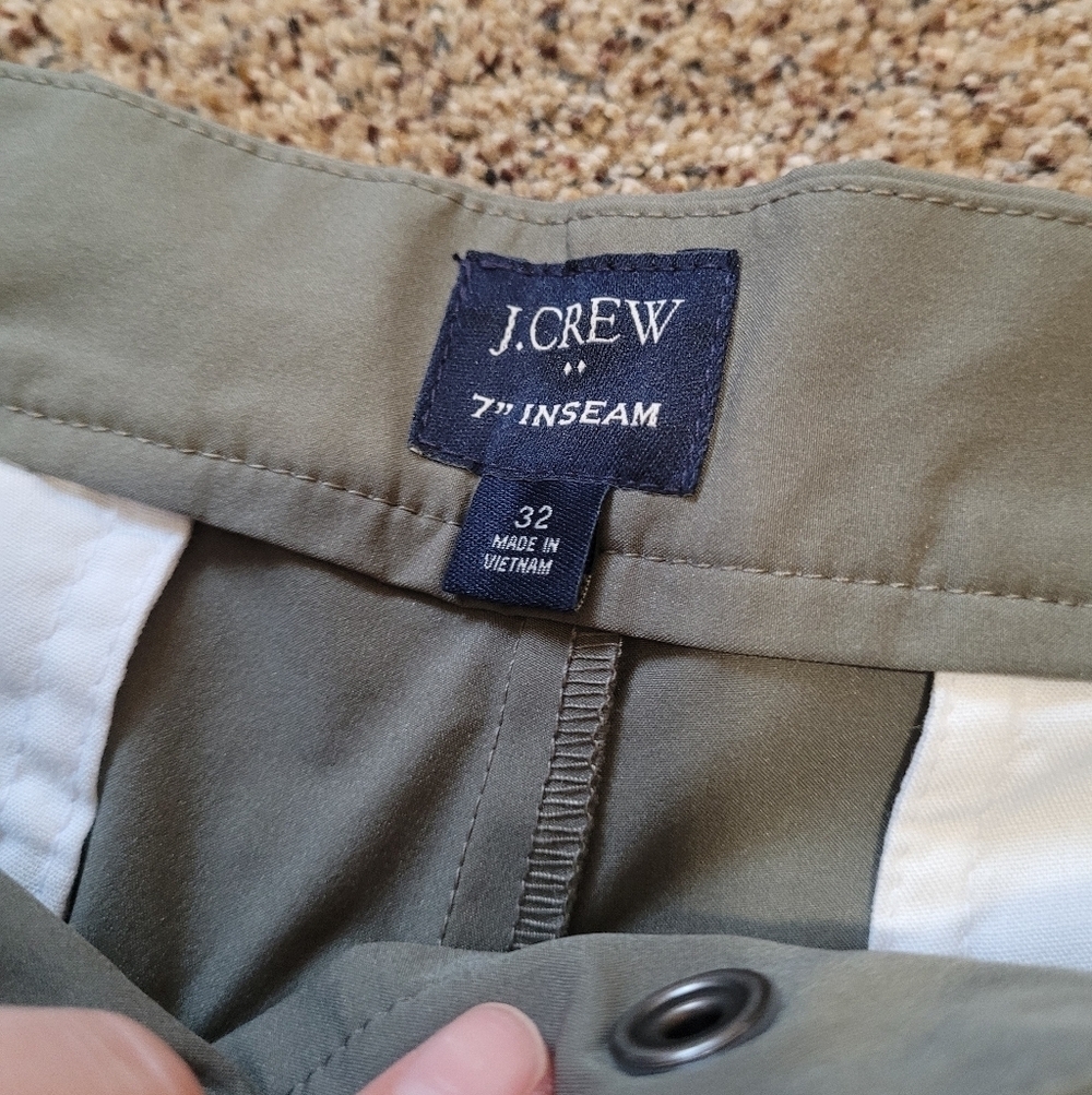 J. Crew Mens 7" Seam Army Green Shorts Size 32 - Picture 3 of 5